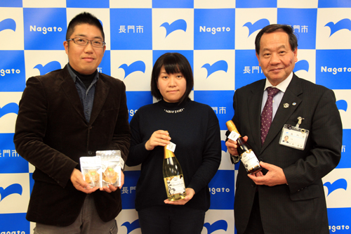 おいしさ応援補助金を活用して開発した製品をつくった津田夫妻