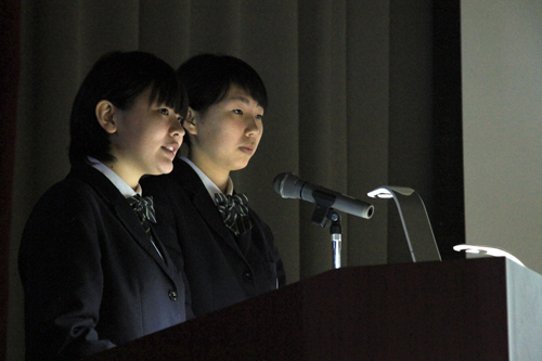 3年間の専門学習の集大成として、全校生徒の前で発表