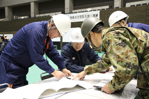 最大震度6弱を観測した地震を想定して行われた図上訓練