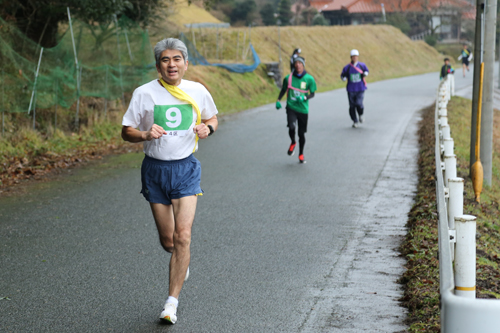 レースはゆるやかなアップダウンのある1周1.62kmの周回コースで行われた