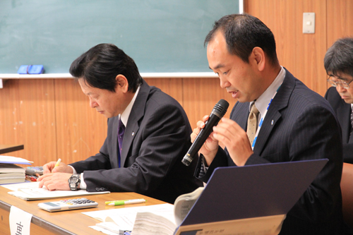 事務局より事業報告と会計報告がされ、承認された
