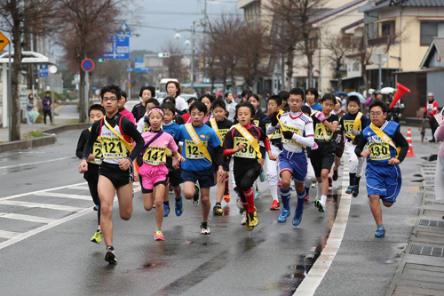 一般女子・小学生は八坂神社前をスタートする10.64kmのコースを走る