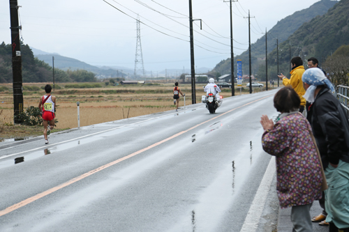 萩市民体育館から維新百年記念公園までの67.6kmを8人でつないだ