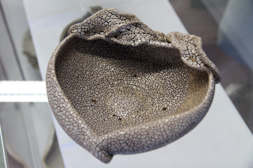 江戸後期の作品とみられる「桃型菓子鉢」