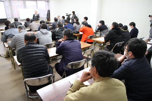 市内の漁業者や水産加工業者など約40人が参加した