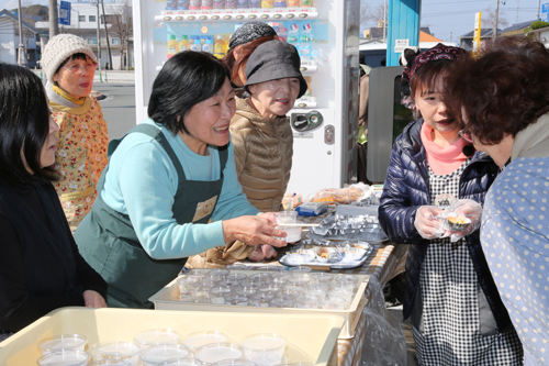 山口県漁協女性部は「お魚料理試食会」として3種のメニューを用意