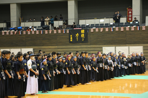 県内各地から、小中学生約160チーム、約700人が出場