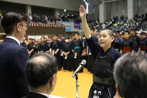 選手宣誓は長門市剣道連盟少年部の岡村晴矢さん