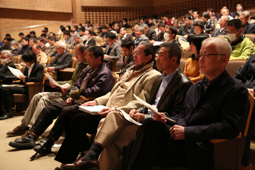 市民や建築業の関係者などが参加した
