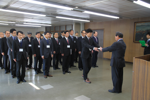 この日は幹部職員20人に対しても、人事異動に伴う辞令が交付された