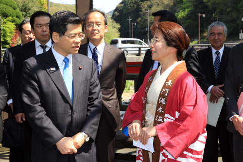 湯本温泉おとずれ会や湯本区自治会らも参集