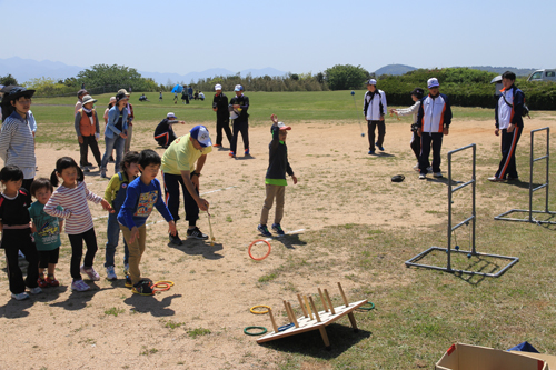 長門市スポーツ推進委員協議会の協力でニュースポーツ体験も行われた