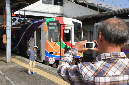 美祢線を走る快速列車幕末ISHIN号に乗車