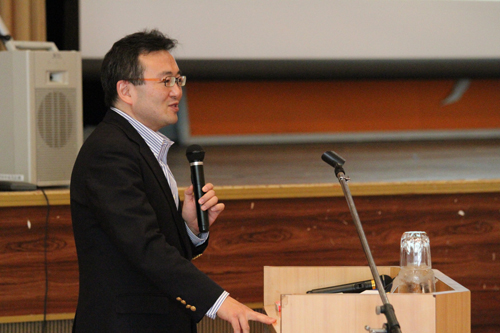 基調講演を行った内閣官房まち・ひと・しごと創生本部事務局の村上参事官