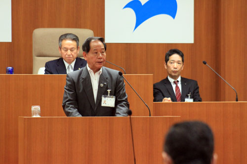 「共に汗をかき、まちづくりに邁進していきたい」と大西市長