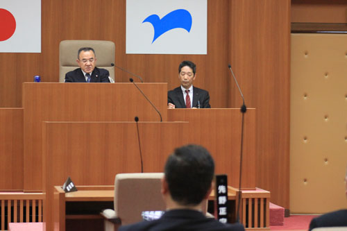 議長に選出された武田新二議員