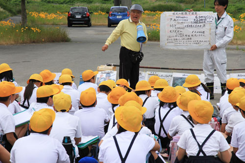 深川川漁業協同組合の小林理事から河川組合の役割について説明