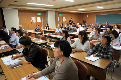 NPO法人会員や市民ら約40人が聴講に訪れた