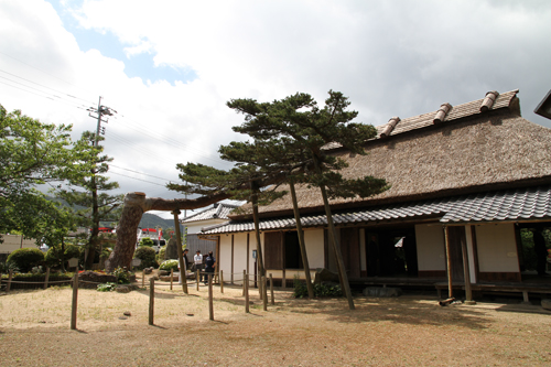 式典後は、三隅山荘（村田清風旧宅）でお茶会やビデオ鑑賞が行われた
