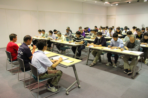 各団体の代表者など約50人が説明会に参加
