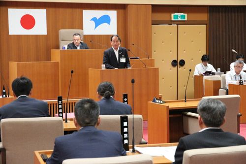 一般会計補正予算を含む25議案を上程