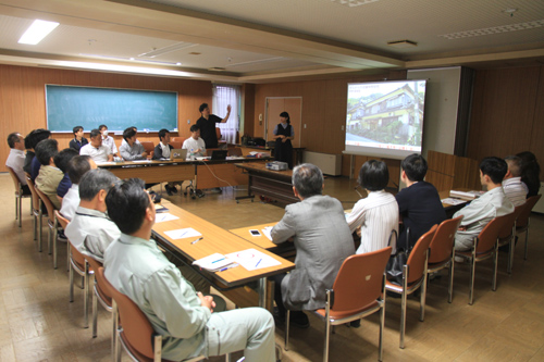 市内の設計者・施工者ら約20人が参加