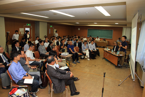 公民連携に関心のある約70人が聴講に訪れた