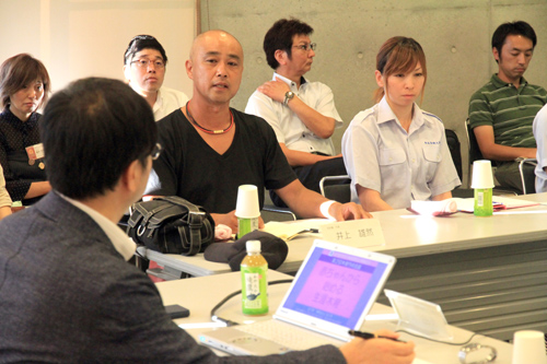 塩づくりをしながら海と山をつなげる活動をしている百姓庵の井上さん