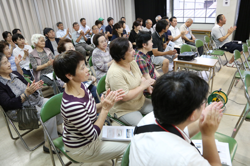報告を終えると、会場は大きな拍手に包まれた