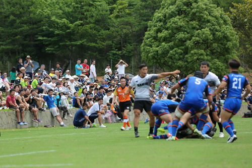 地域住民や市内外のラグビーファンなど、約2,000人が大迫力の試合を楽しんだ