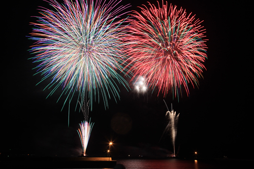 約3千発の花火が仙崎の夜空を彩った