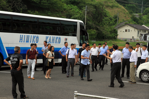 中国山東省の郷村リーダーら75人が市内３カ所を視察した