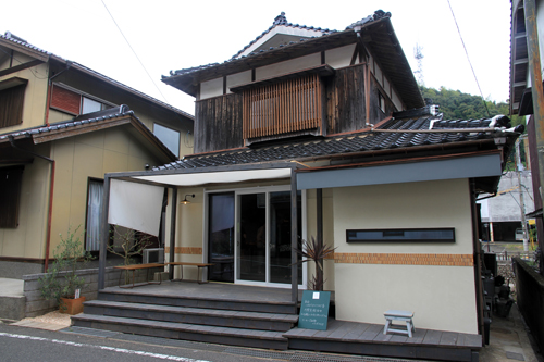 4月から自分たちの手でリノベーション工事を行い、完成にこぎつけた