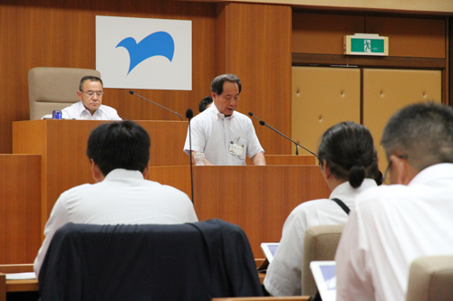 一般会計補正予算を含む16議案を上程