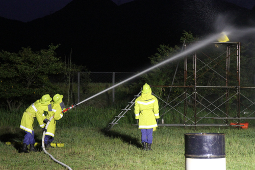長門市渋木の旧大畑小学校グラウンドで日夜練習に励んでいる