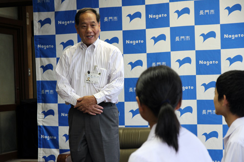 「今回の経験を人生の転機として頑張ってほしい」と大西市長