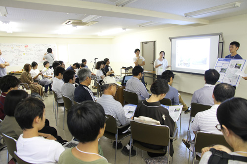 首都大学東京をはじめ全国の大学生12人が湯本地区に入り、萩焼深川窯と湯本温泉の活用法について提案