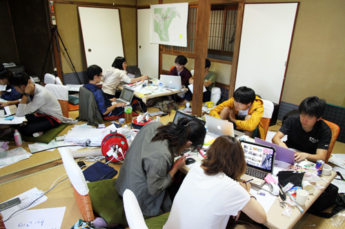 学生らは3泊4日の日程で泊まり込み、夜通しでプランの作成に注力した