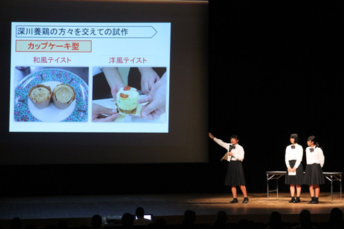 市内企業とコラボレーションして商品開発を行った生徒会の発表