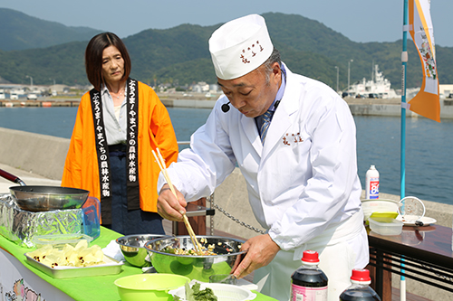 広島県出身の料理人 北岡三千男さんによるクッキングショー