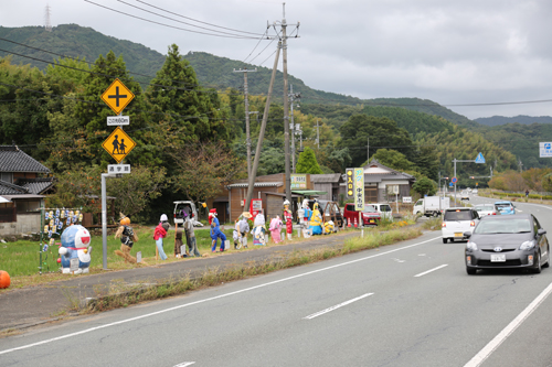 アグリ中央市場では、11月2日（木曜日）までモニュメントの投票も行われている