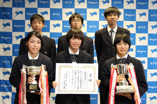 （後列左から）末永さん、松尾さん、中野さん（前列左から）乙田さん、丹後さん、島本さん