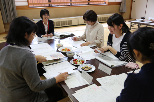 おいしさや調理の手軽さ、地産食材の良さが生かされているかなどを審査