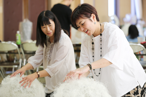 主催は、前回に続き「花デザイン由樹」の末永有紀さん（右）