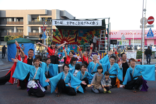 よさこい踊りと和太鼓で会場を盛り上げたメンバー
