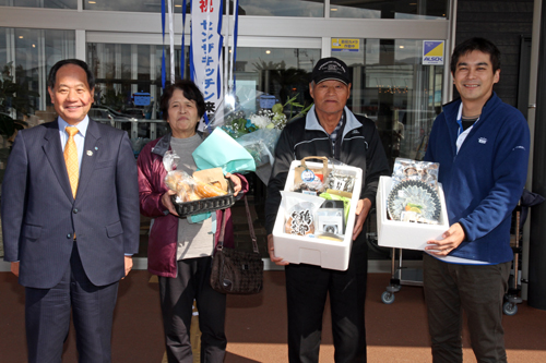 10万人目となったのは広島県廿日市市から来られた桐木さん夫婦