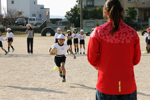 富田選手からは「しっかり声を出して味方に伝えることが大切」とアドバイス