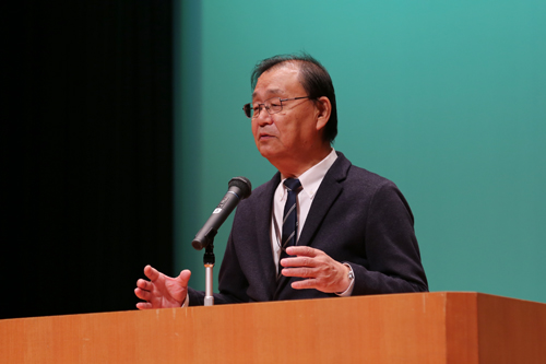「まだパーツができたところ。これから3週間で一生懸命作りあげていく」と伊藤代表