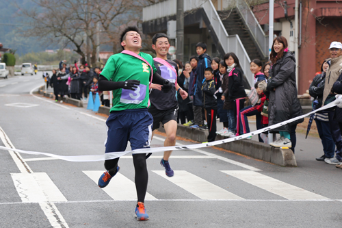 「江良区」と「三ヶ村」がわずか0.47秒差でゴール