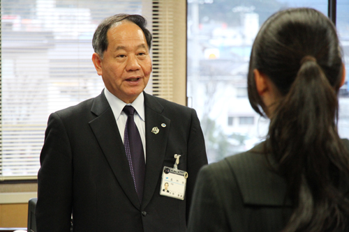 「最高のパフォーマンスを期待しています」と大西市長が激励